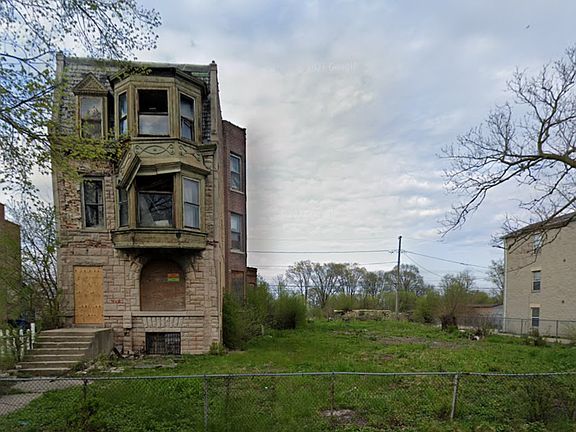 3rd image of 4403 S Oakenwald Ave