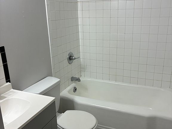 5th image of 505 E College St #9