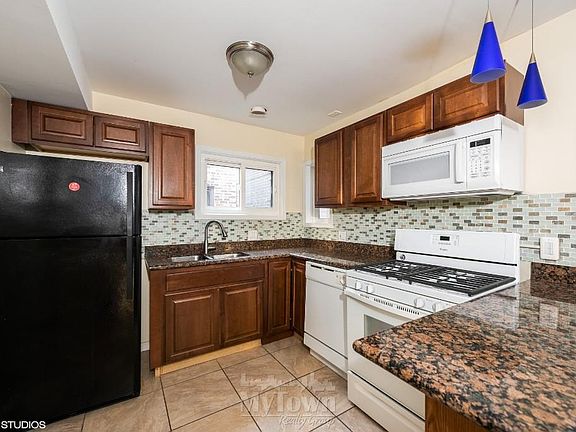 3rd image of 848 W Lill Ave #2