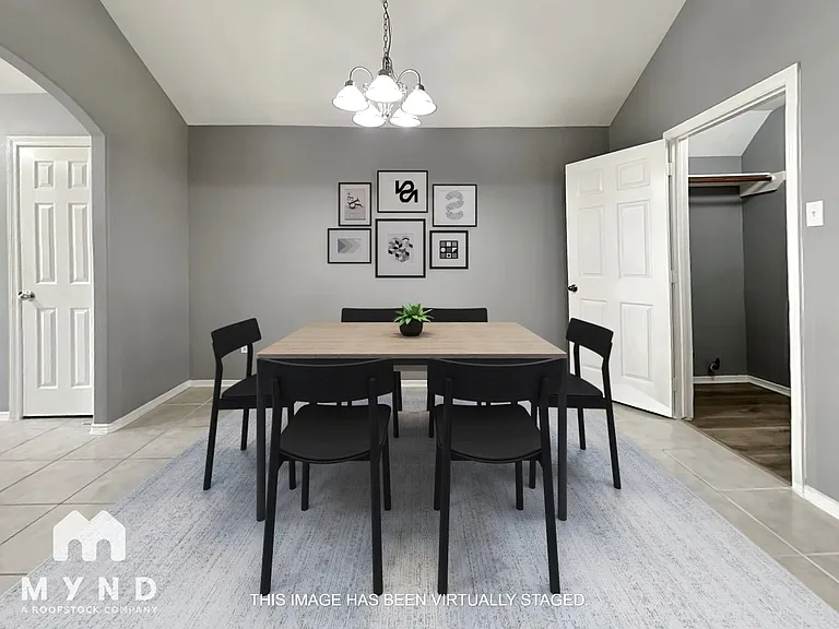 1815 Sherwood Forest Cir — Photo 5