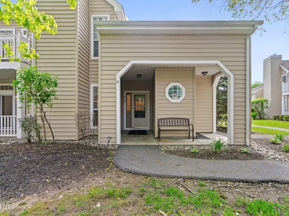 413 Hampton Place Boulevard, Troy, NY 12180