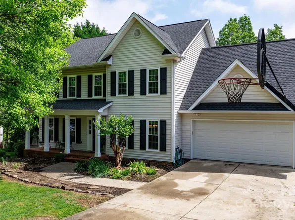 3610 25th Street Pl NE, Hickory, NC 28601