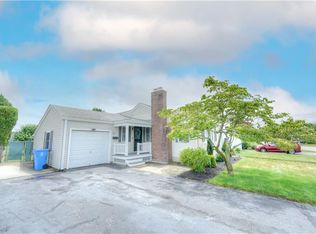 14 Willow Dr, Cranston, RI 02920