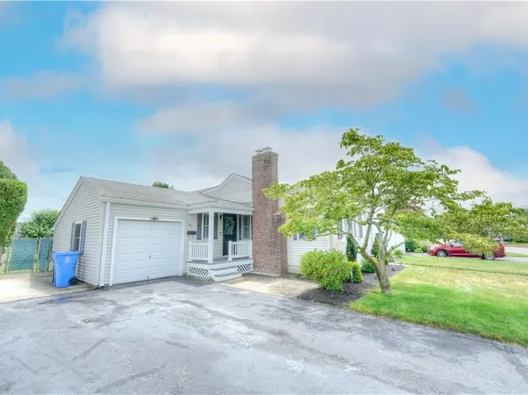 14 Willow Dr, Cranston, RI 02920