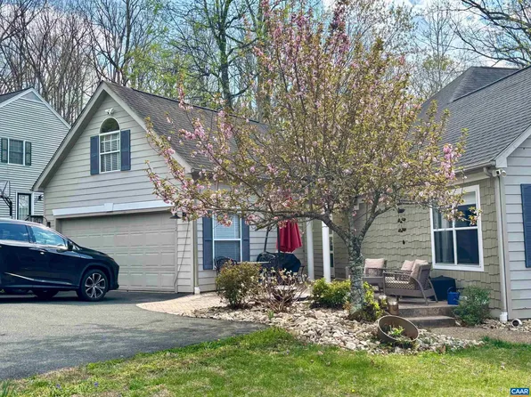 292 Blackthorn Ln, Charlottesville, VA 22902