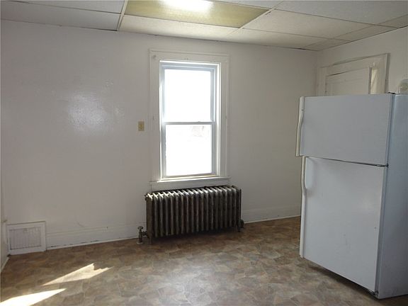 4th image of 104-106 W 4th Ave