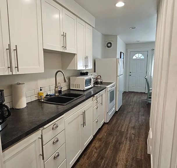 516 E Indiana Ave #D — Photo 8