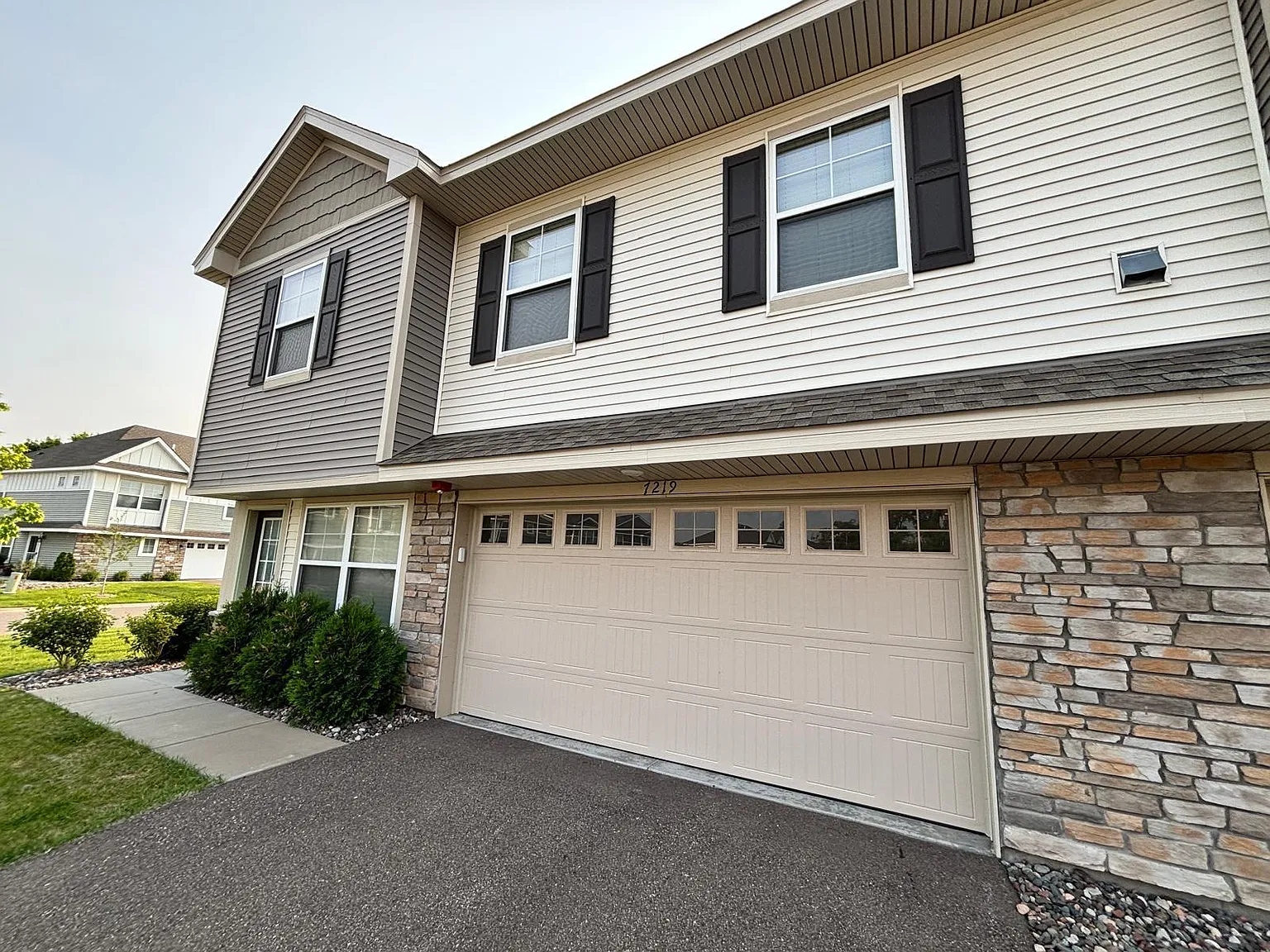 3 bed, 2.5 bath, 1800 sqft, $2,695 — Photo 2