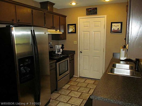 4th image of 2206 Marble Cir N