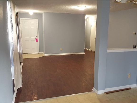 2nd image of 1914 Dutch Elm Dr