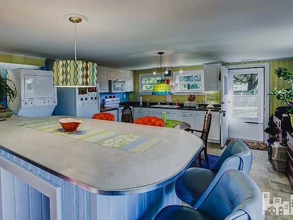 Spacious, eat-in kitchen with breakfast bar