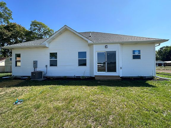 4th image of 239 N Coventry Dr
