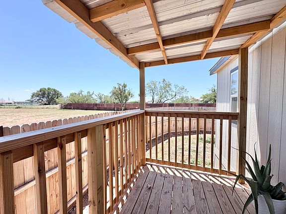 4th image of 702 N County Road 1460