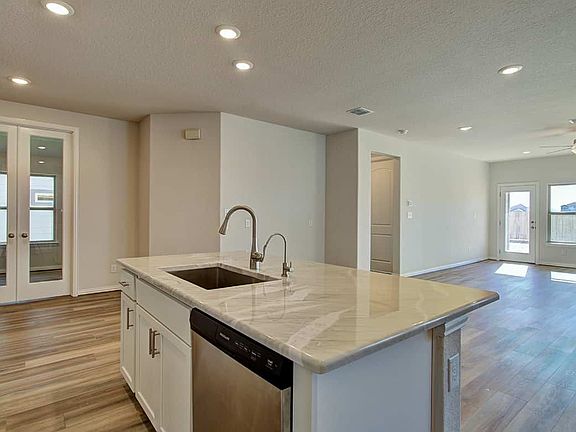 3rd image of 2638 Bloomsbury St