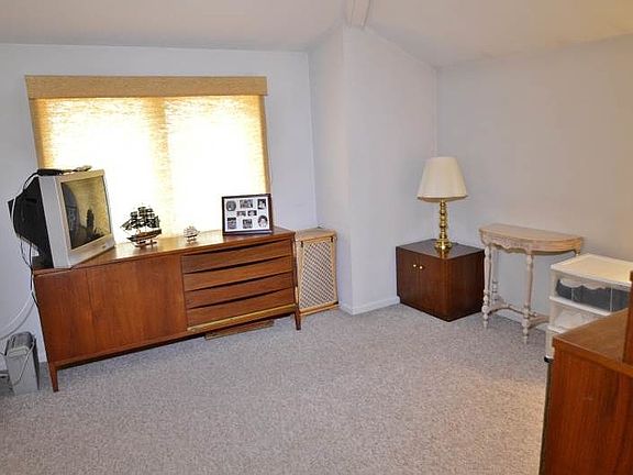 5th image of 15 Lenape Dr