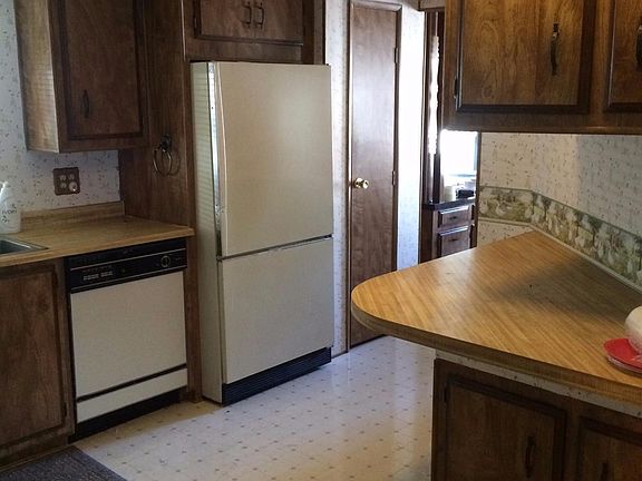 5th image of 326 Raymond Ln
