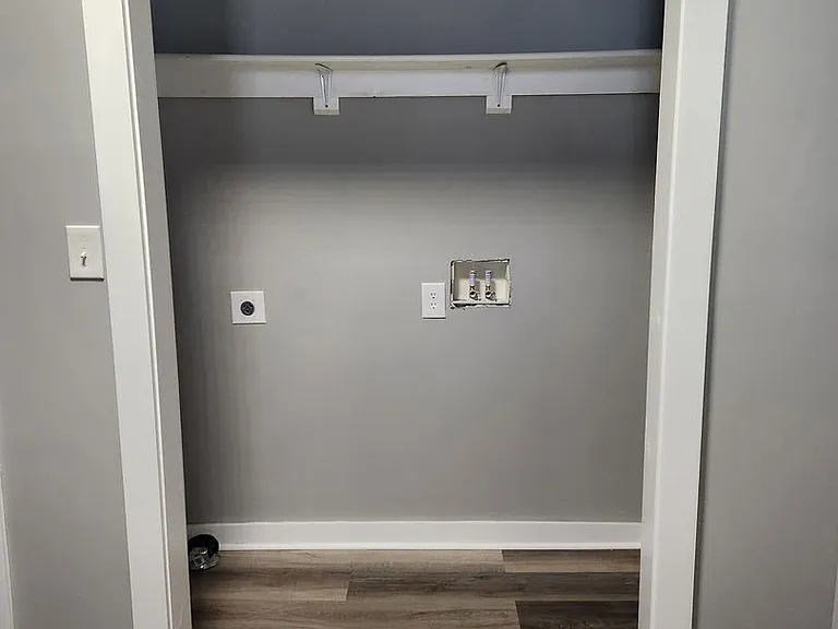 1131 Hawk St — Photo 3