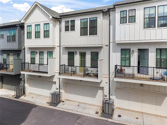 5th image of 144 Chestnut Cir