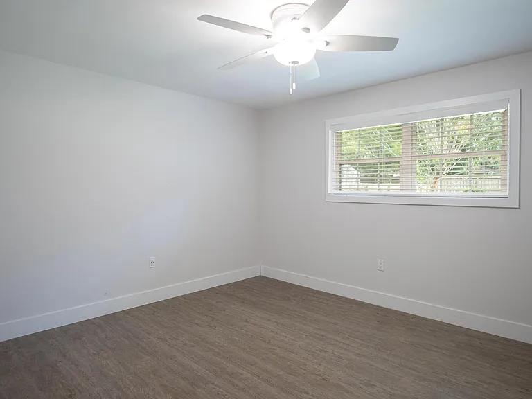 2417 Collins Blvd — Photo 8