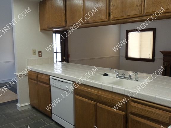 5th image of 4618 Elwood Ave