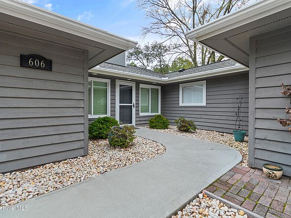 5th image of 606 Camellia Lane