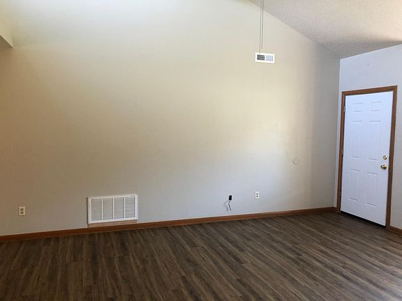 2nd image of 866 N Lola Ln