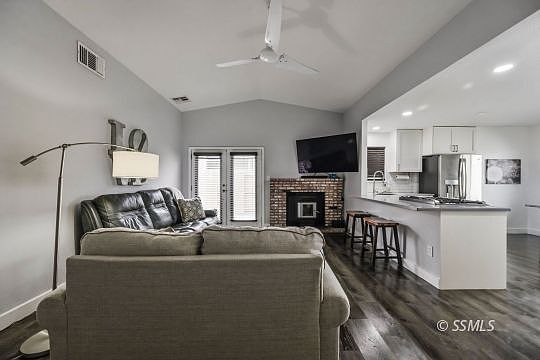 5th image of 628 Heather Ct