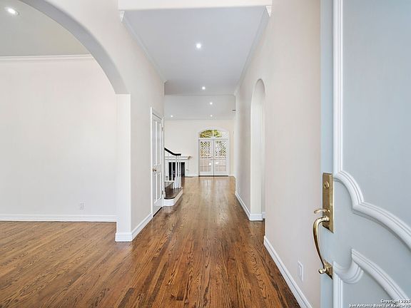 5th image of 160 Burr