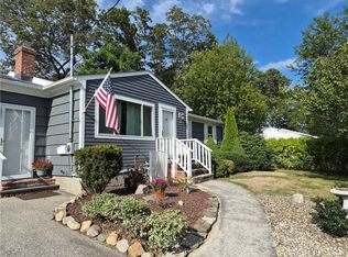 77 Walker Rd, Warwick, RI 02889
