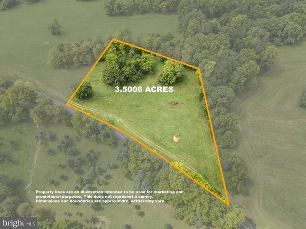 2 Winebrenner Rd, Martinsburg, WV 25404