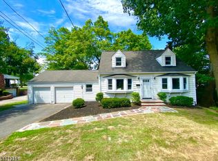 9 Passaic Ave, Roseland, NJ 07068