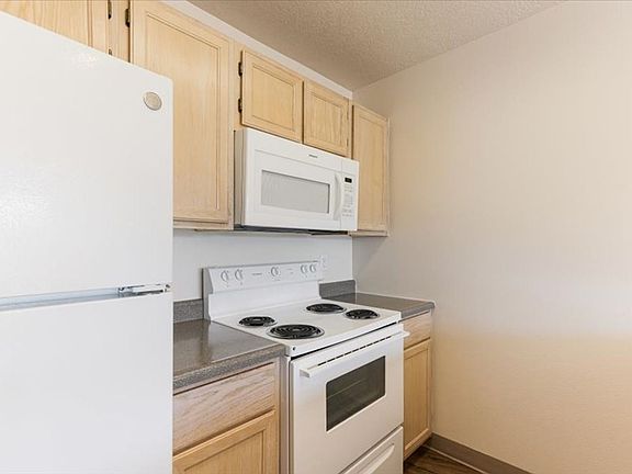 5th image of 18656-18670 SW Boones Ferry Rd #32