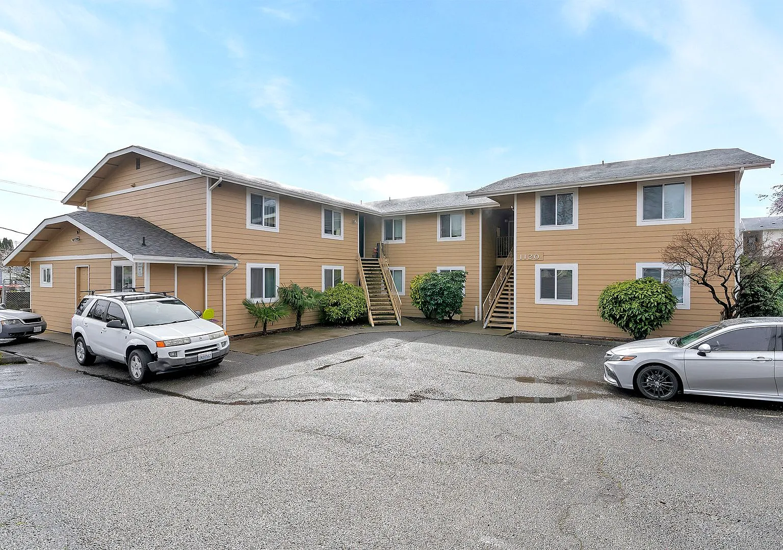 Newly renovated 2 BR Apartment with Stunning Views in Tacoma — Photo 3