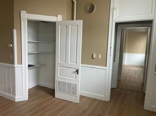 824 1/2 State St #2B, Quincy, IL 62301