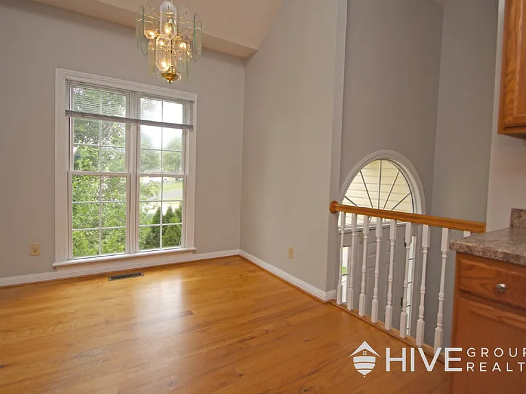 155 Chelsea Cir — Photo 10