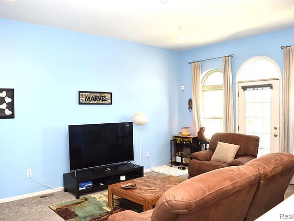 4th image of 39777 Rockcrest Cir
