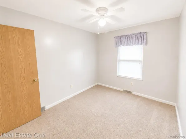 2553 Bullard Rd, Hartland, MI 48353