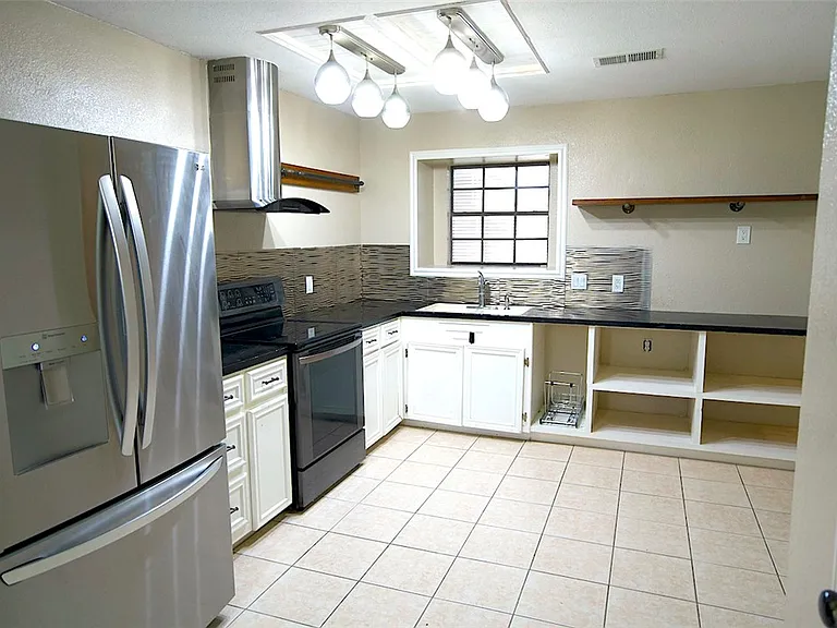 6133 Cumberland Cir — Photo 3
