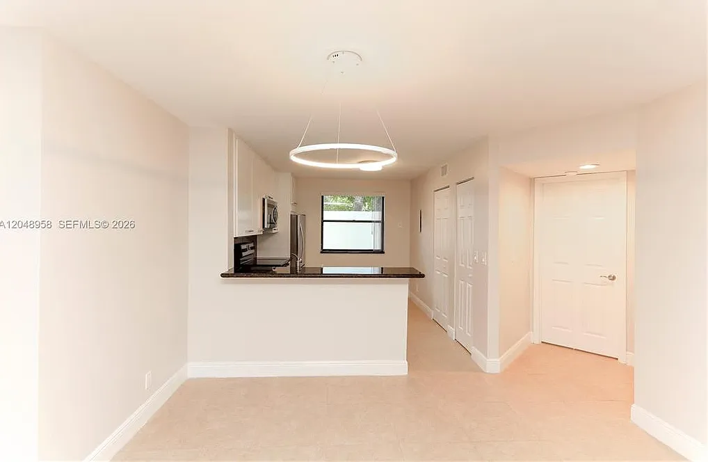 2 bed, 963 sqft, $2,200 — Photo 4