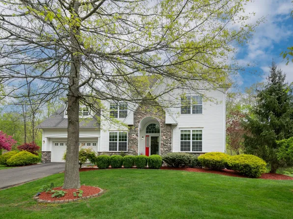 37 Independence Circle #37, Middlebury, CT 06762