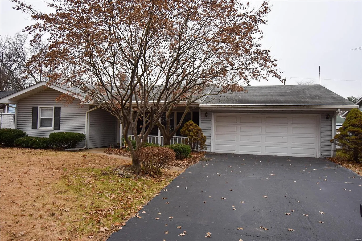 810 Amherst Dr photo 1
