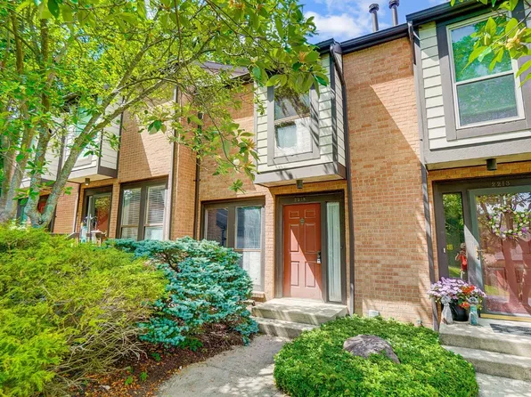 2215 Clough Ridge Dr, Cincinnati, OH 45230