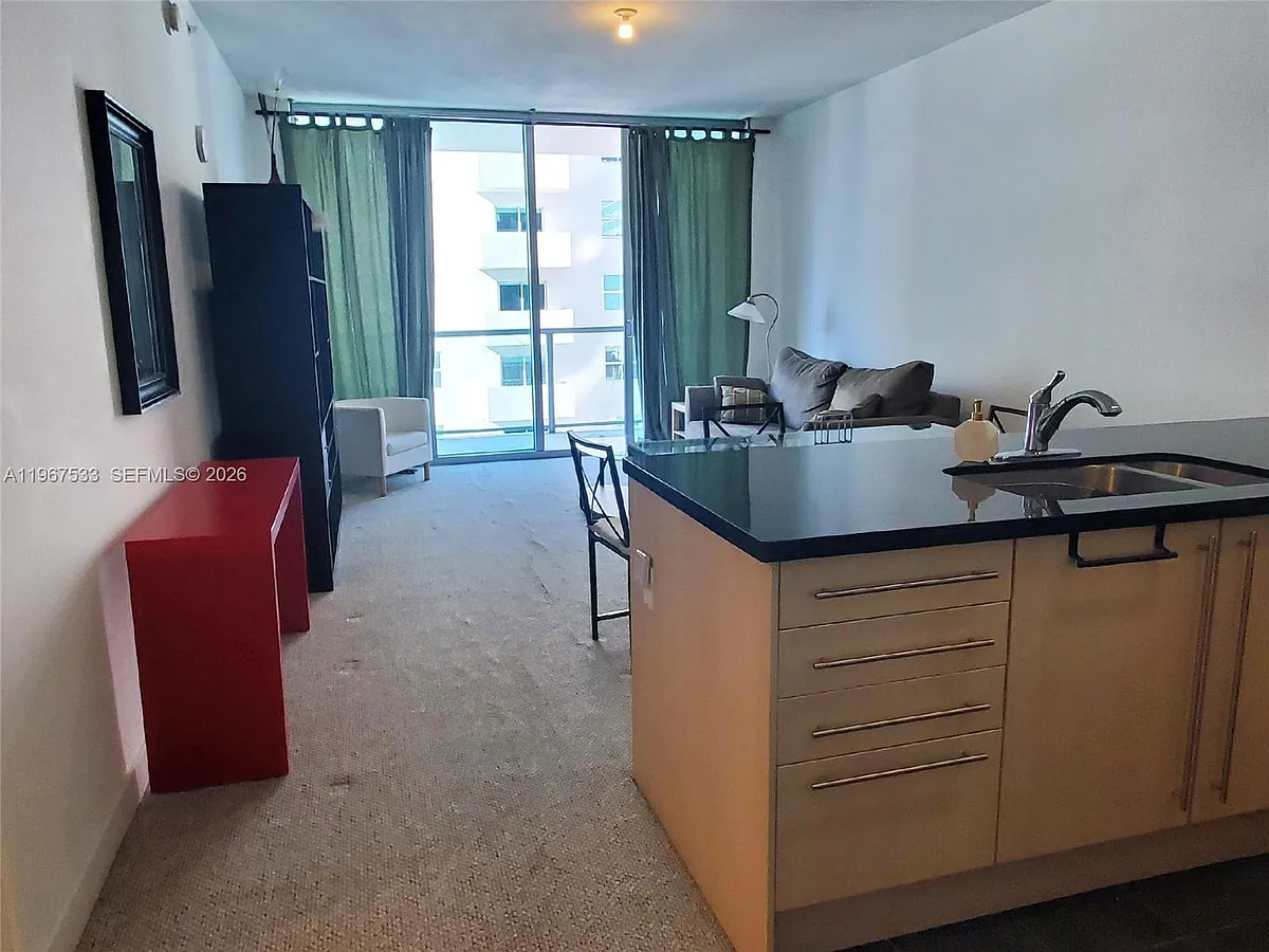 Building Photo - 1111 SW 1st Ave #1221