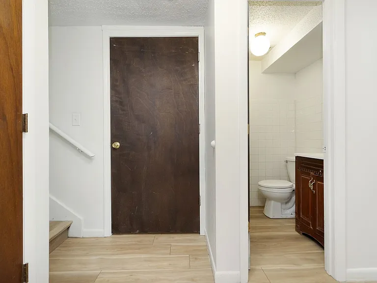 730 W 12th St — Photo 20