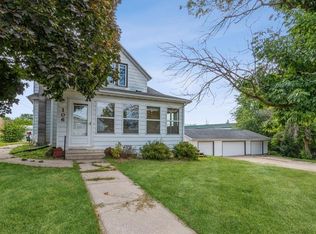 106 Lake Shore Dr, Williamsburg, IA 52361