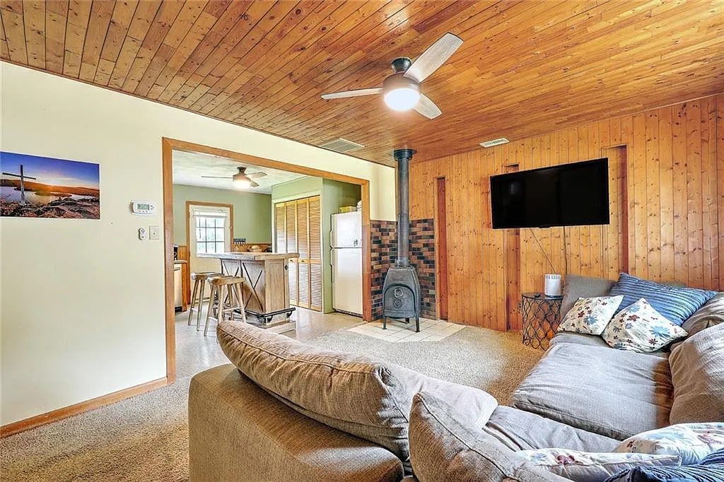 3 bed, 1.0 bath, 875 sqft, $2,800 — Photo 4