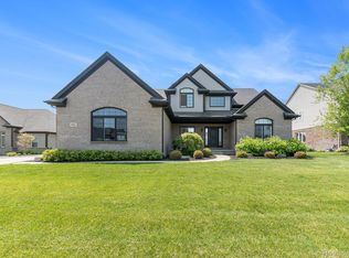 881 W Bay Shore Dr, Oxford, MI 48371