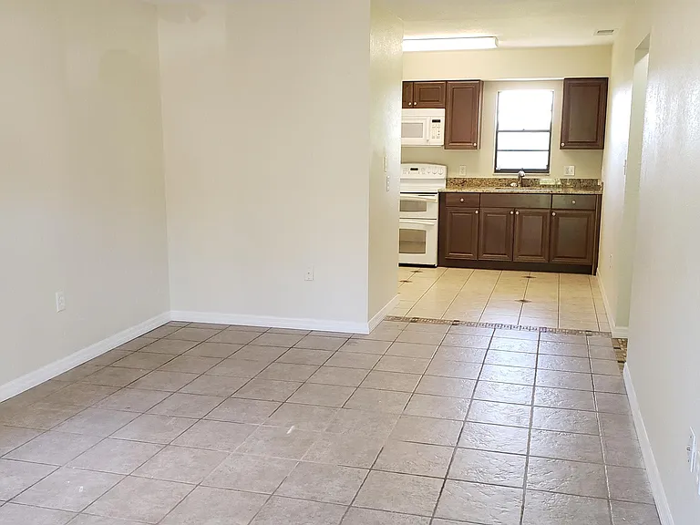 117 Denton Ave — Photo 4