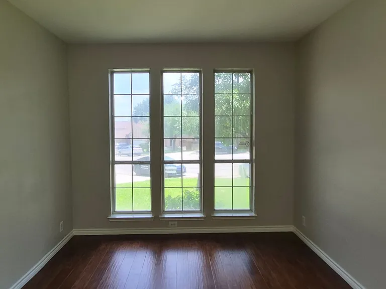 712 Moss Wood — Photo 7