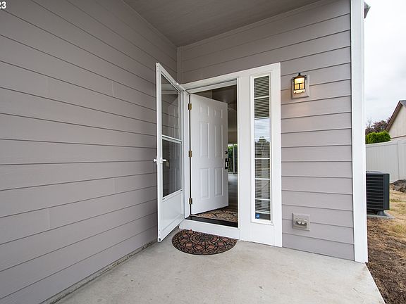 2nd image of 3306 NE 42nd Pl